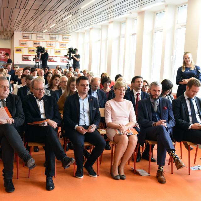 Wśród gości  uroczystości otwarcia pracowni dyrektor PLo PŁ witał przedstawicieli FIRST Scandinavia, firmy Boeing, UMŁ i PŁ
