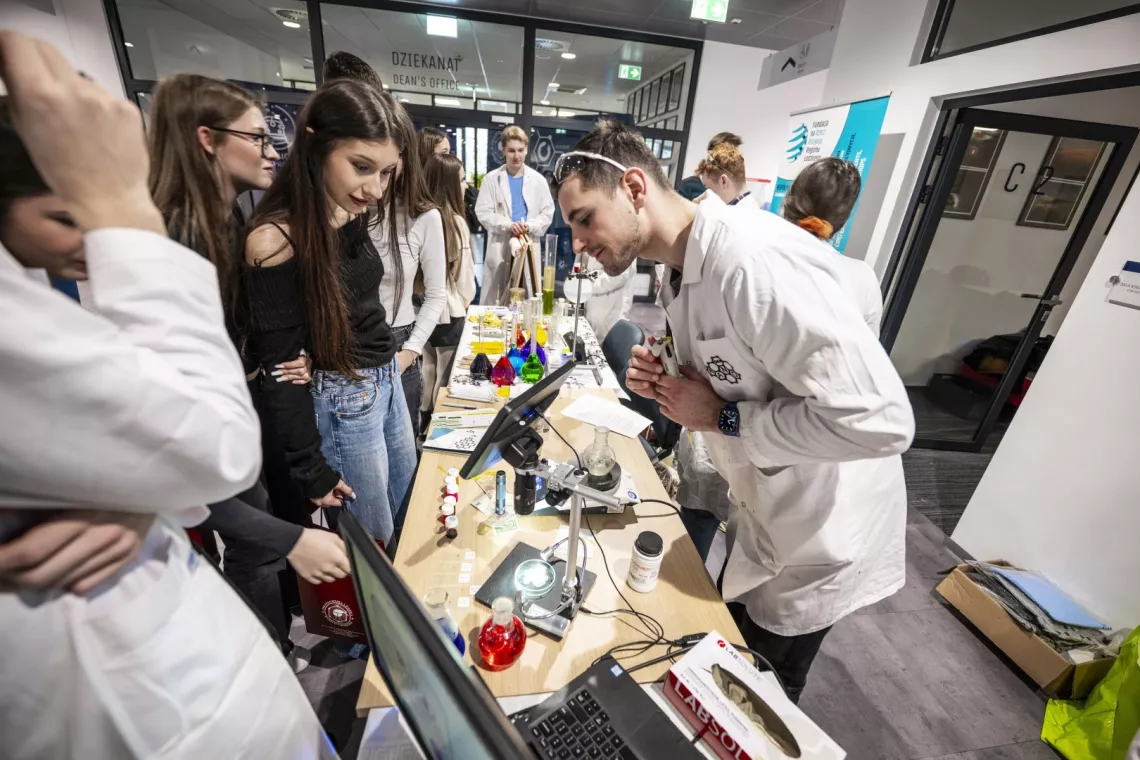 Jedno z wydziałowych stoisk