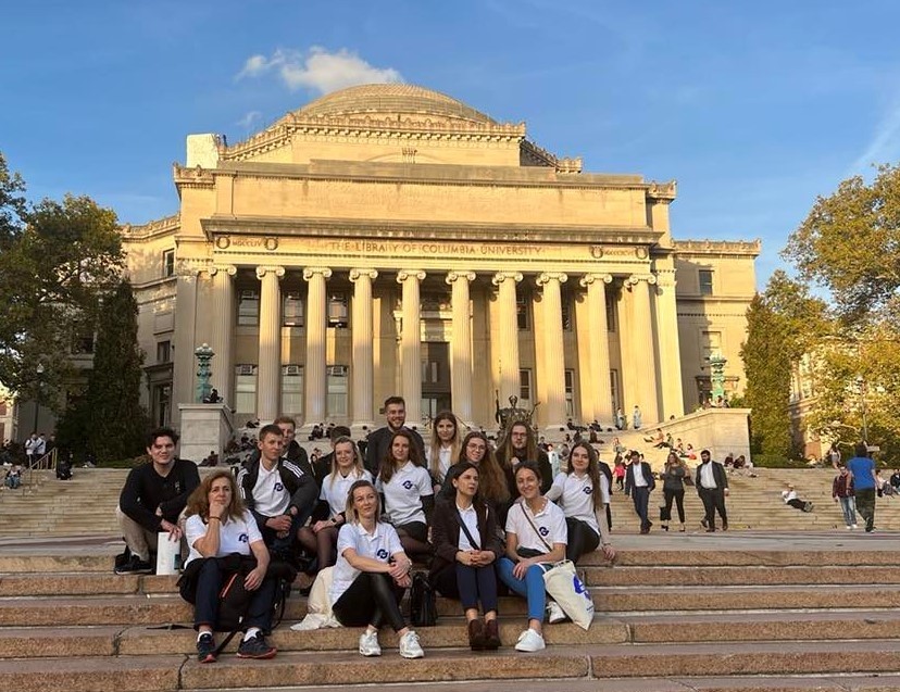 Przed biblioteką Columbia University