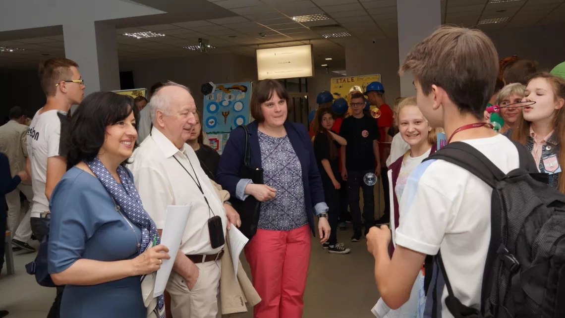 Prace oceniała komisja, w której byli między innymi: dziekani prof. Małgorzata Szynkowska i prof. Piotr Liczberski