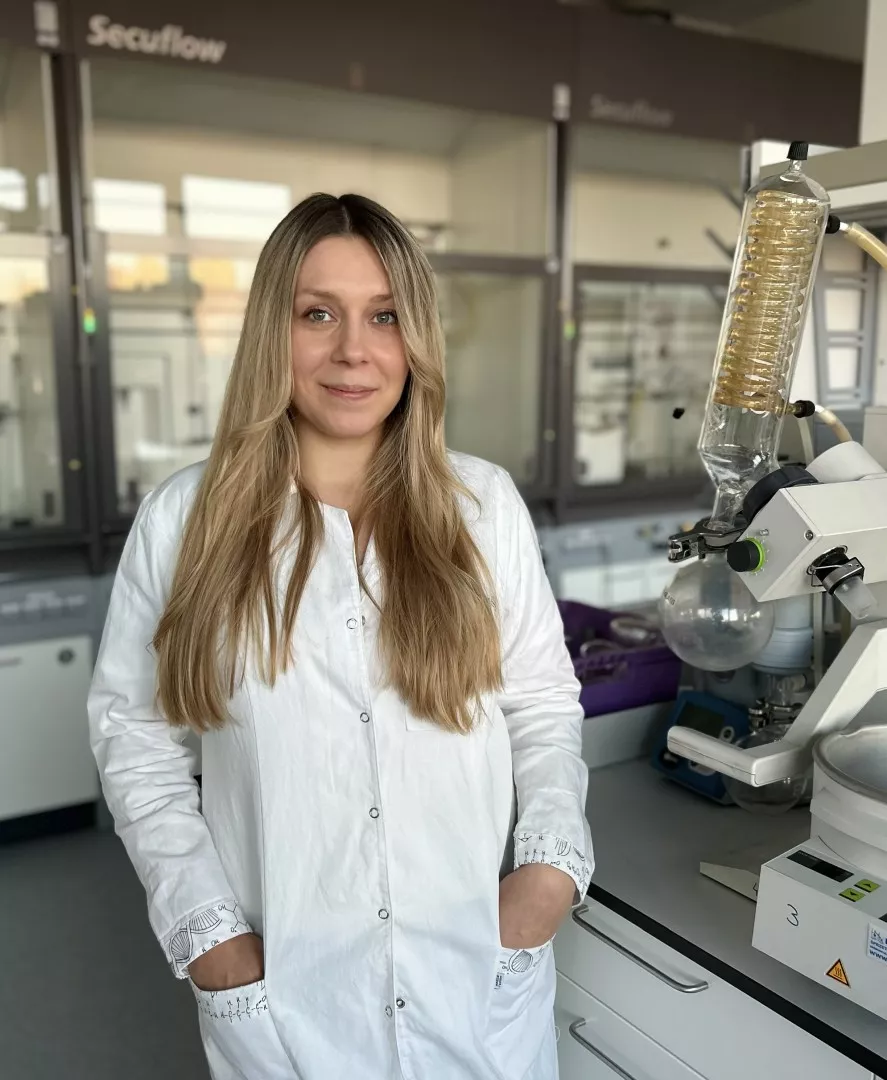 Dr inż. Dominika Pomikło w laboratorium chemicznym