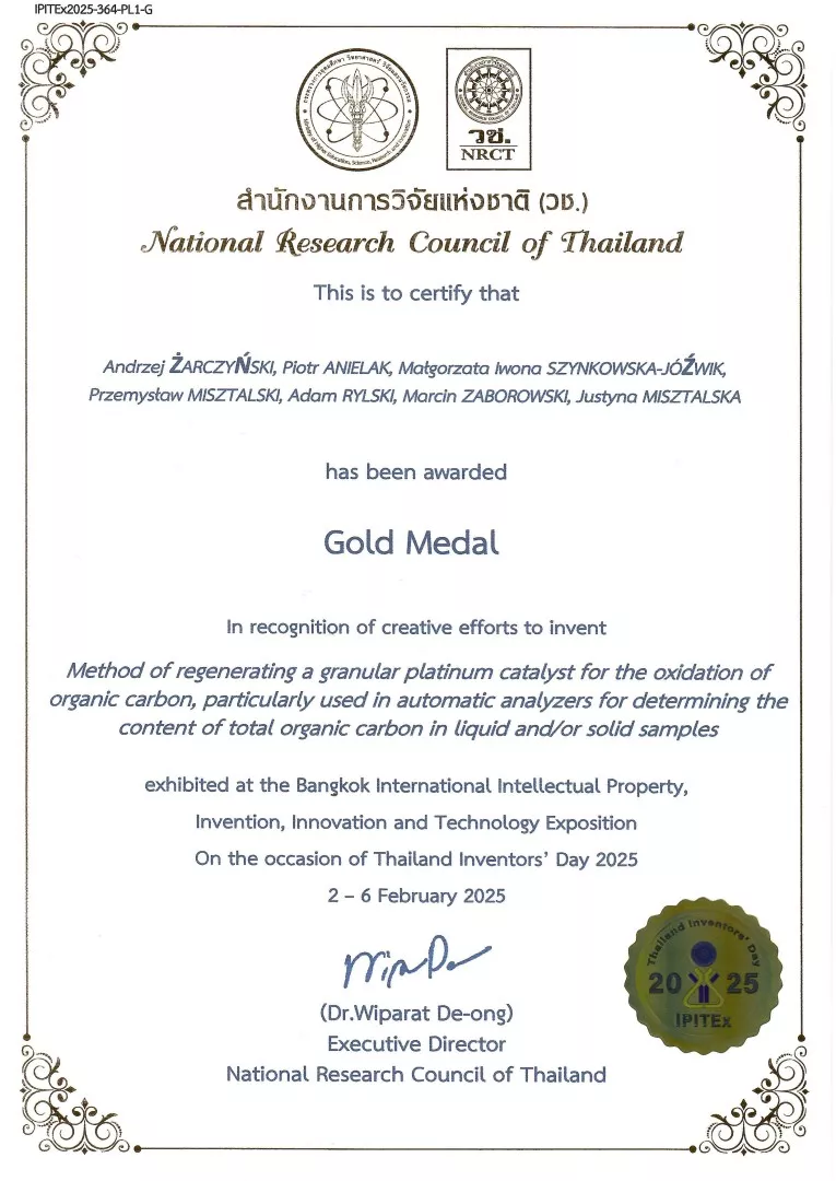 Dyplom do złotego medalu za wynalazek dotyczący sposobu regeneracji ziarnistego katalizatora platynowego utleniania węgla organicznego