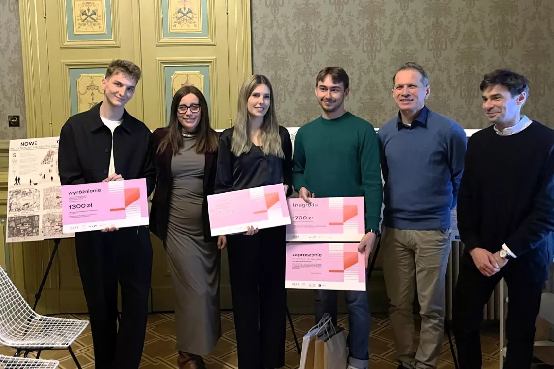 Laureaci i laureatka nagród oraz ich promotorzy