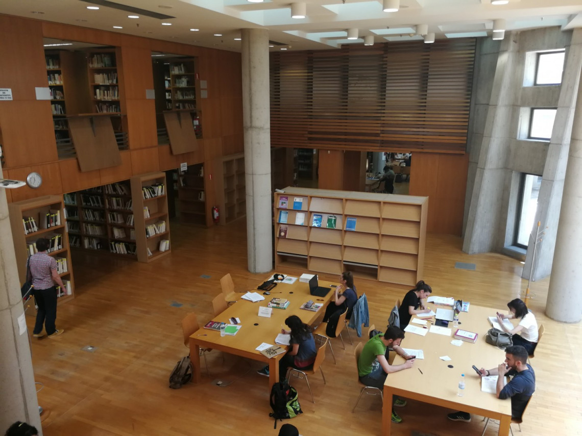 Uniwersytecka biblioteka