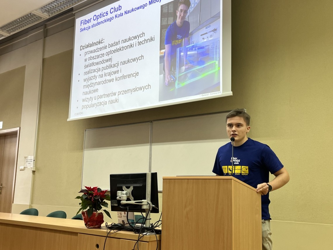 O pracach badawczych prowadzonych w Kole Młodych Mikroelektroników mówi Krzysztof Pęczek