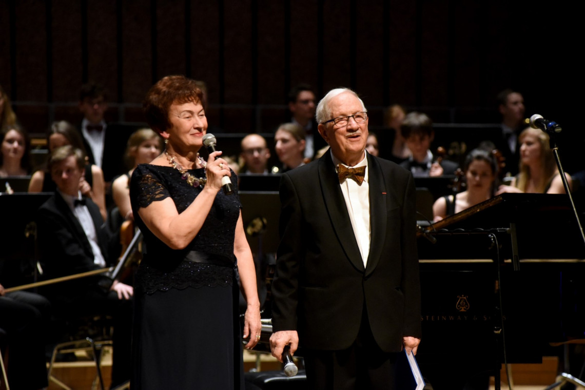 Koncert prowadził prof. Jan Krysiński i Pani Grażyna Sikorska.