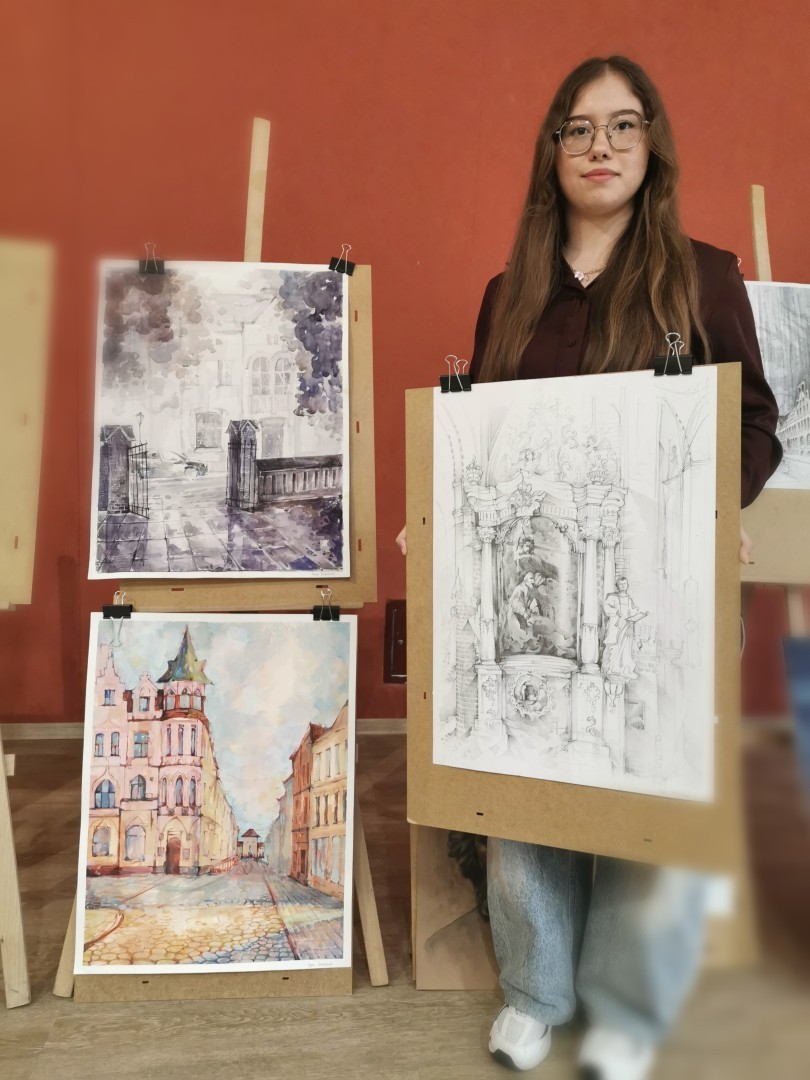 Studentka Iryna Vashchuk ze swoimi nagrodzonymi pracami