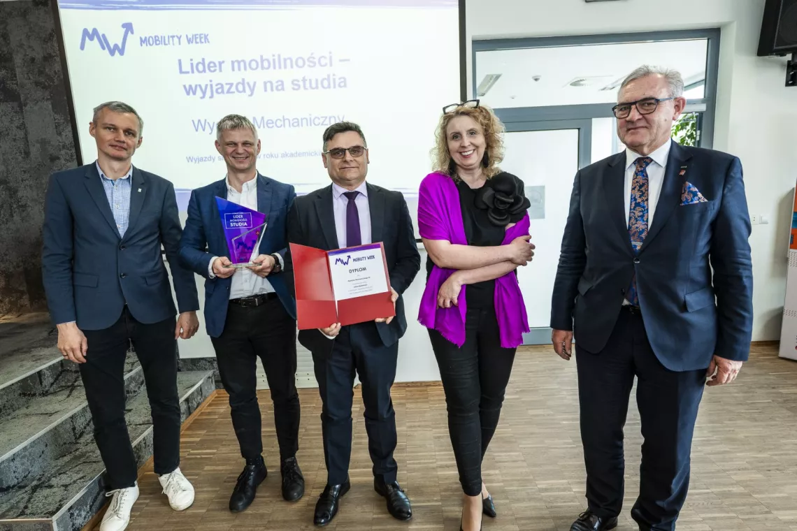 Władze Wydziału z rektorem PŁ i dyrektor CWM