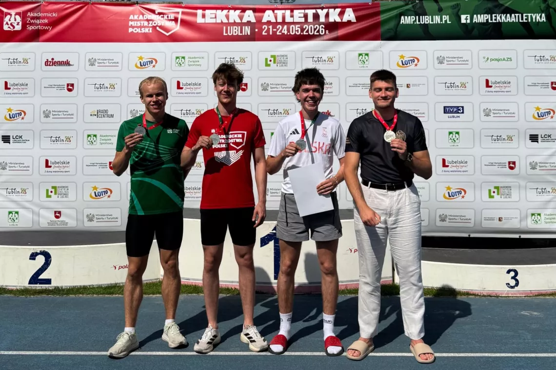 Srebrni medaliści w sztafecie 4x400 metrów