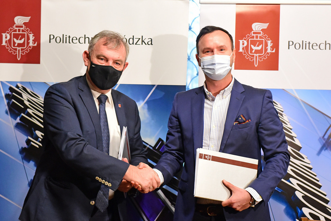Umowę podpisali: rektor prof. Krzysztof Jóźwik i prezes Marek Gajewski