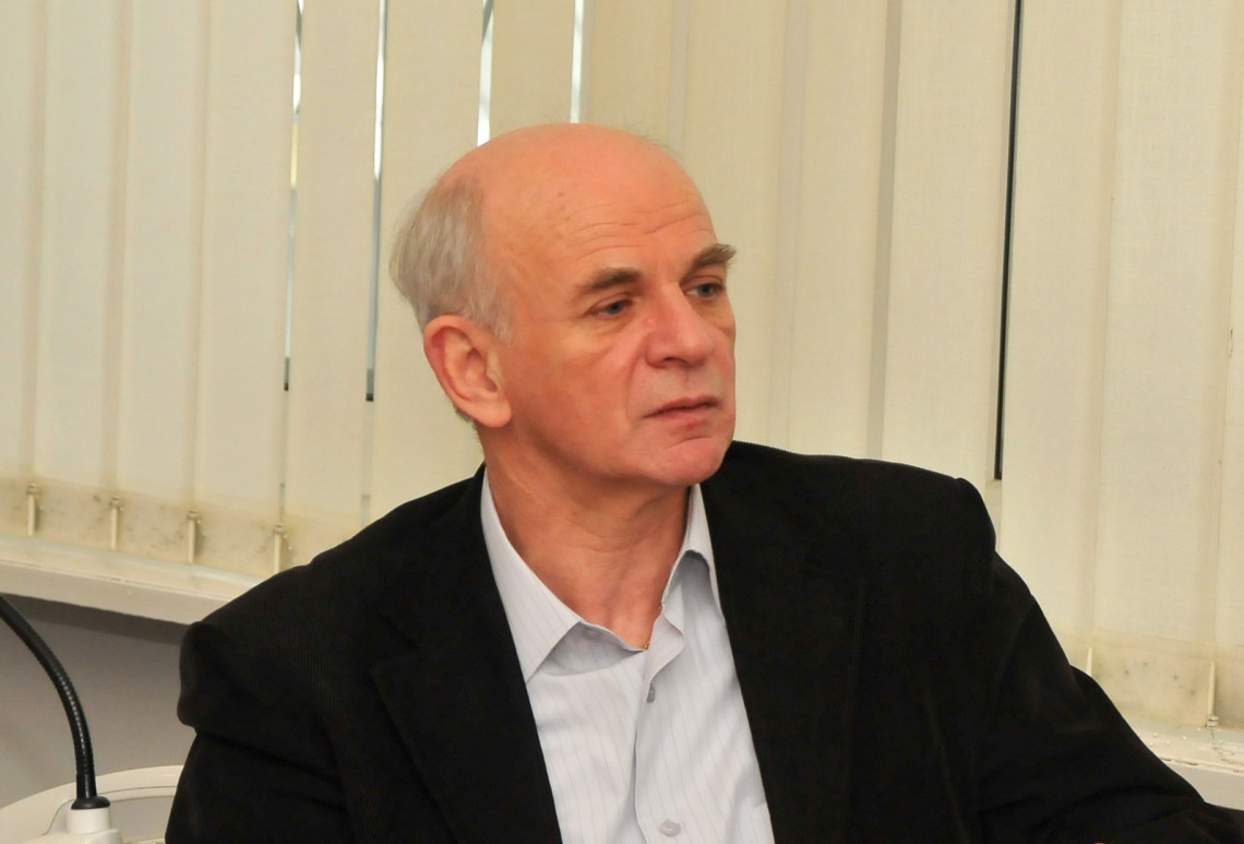 Profesor Edwar Jezierski