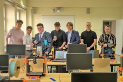 Członkowie założyciele SKN Druku 3D w nowo otwartej pracowni 