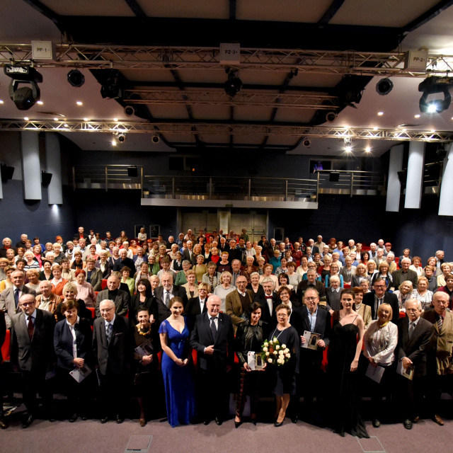 Pamiątkowa fotografia z jubileuszowego wieczoru