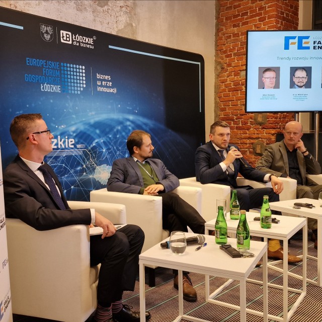 Panel „Trendy rozwoju innowacji w energetyce, od lewej: Adam Owczarek, dr inż. Michał Lipian, Adrian Sienicki i dr hab. inż. Maciej Sibiński, 