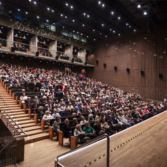 Sala wypełniona publicznością