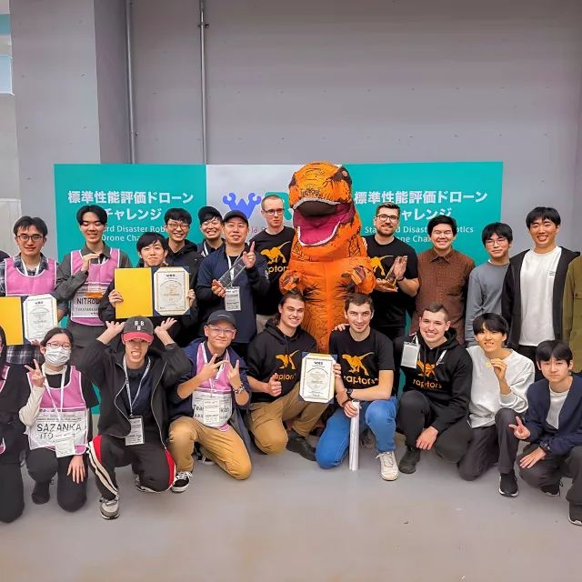 Zwycięzcy zawodów, wśród nich drużyna Raptors PL z Politechniki Łódzkiej