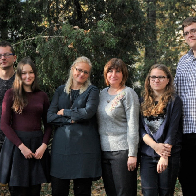 dr Joanna Sztobryn-Giercuszkiewicz (trzecia z lewej) wraz z zespołem BON PŁ oraz przedstawicielami Rady Studentów z Niepełnosprawnościami PŁ