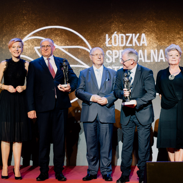Laureaci nagród wręczonych w czasie gali 20-lecia ŁSSE