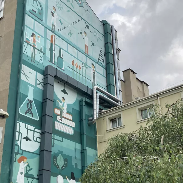 Mural o biotechnologicznej tematyce