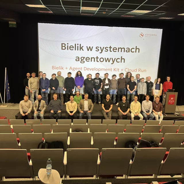 Pamiątkowe zdjęcie uczestników spotkania