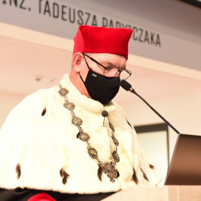 Rektor prof. Krzysztof Jóźwik wygłosił inauguracyjne przemówienie