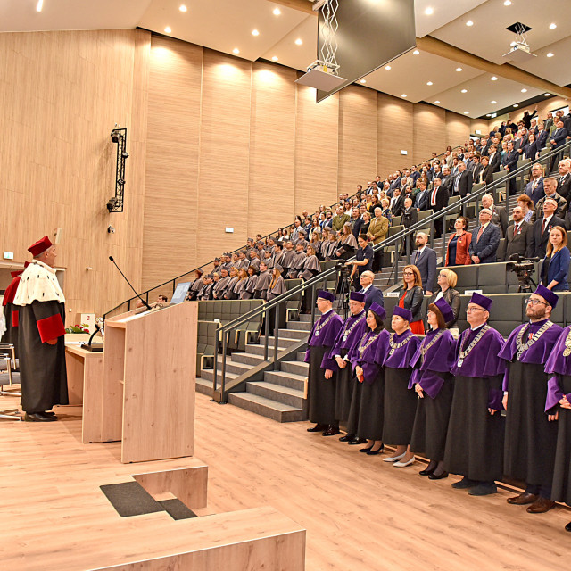 Aula im. prof. Tadeusza Paryjczaka wypełniła się uczestnikami uroczystości