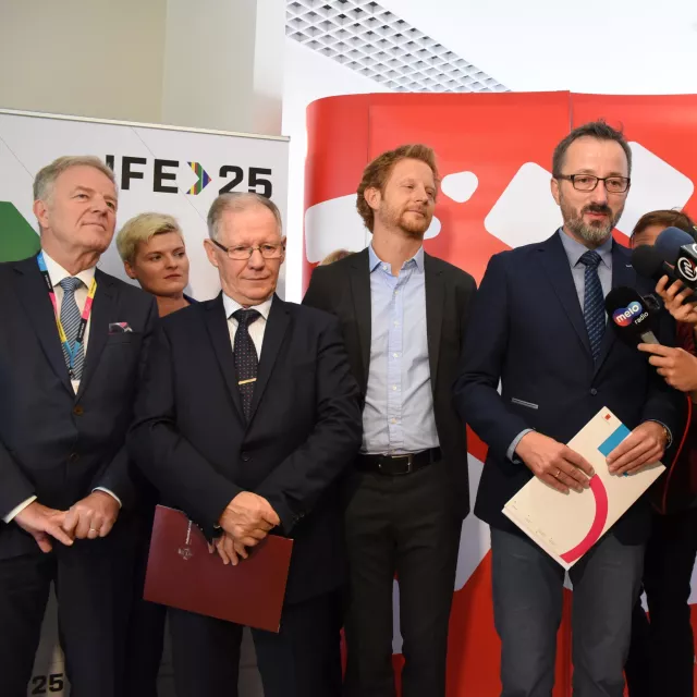 Konferencja prasowa, od lewej: Alexander Krepak (Mińsk), rektor prof. Sławomir Wiak, Michael Stoetzer (Chemnitz) i wiceprezydent Łodzi Krzysztof Piątkowski