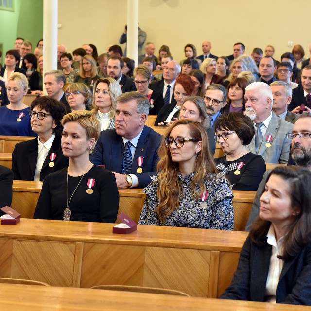 Uroczyste posiedzenie Senatu zgromadziło w tym roku niemal 280 odznaczonych 