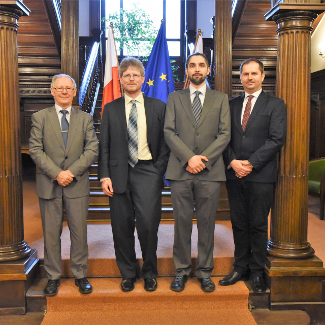 Od lewej rektor PŁ prof. Sławomir Wiak, Ian Baring-Gould, dr inż. Piotr Domagalski, dr inż. Maciej Karczewski (IMP PŁ)