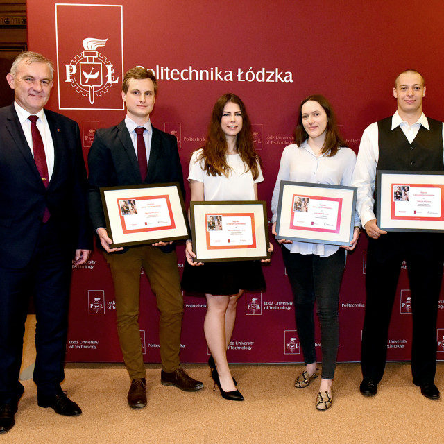 Od lewej: rektor prof. Krzysztof Jóźwik, nagrodzeni - Mikołaj Woźniak, Wiktoria Lewandowska, Aleksandra Błęcka, Tomasz Józefiak oraz Wojciech Leśniewski, dyrektor Santander Universidades