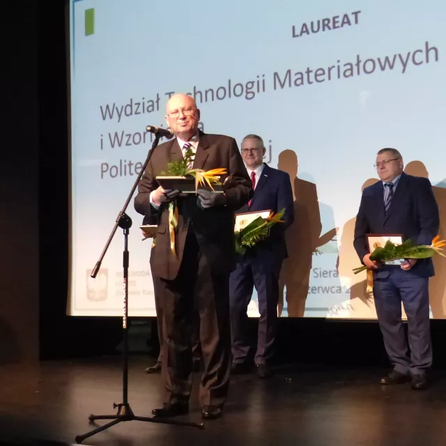 Nagrodę odebrał dr hab. inż. Zbigniew Mikołajczyk, prof. PŁ.