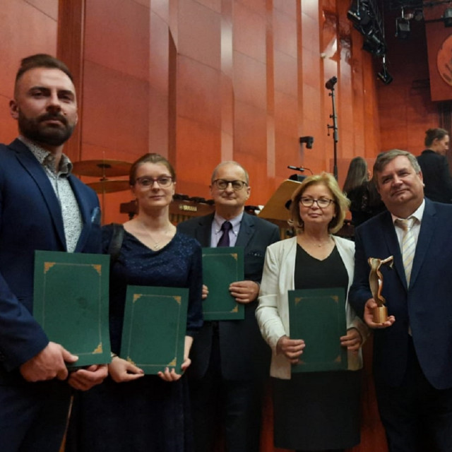 Od lewej: dr K. Piotrowski, dr hab. inż. J. Berłowska, prof. PŁ, prof. K. Śmigielski, dr hab. Z. Romanowska-Duda, prof. UŁ, dr hab. inż. P. Dziugan, prof. PŁ i dr inż. Sz. Nowak - Cukrownia Dobrzelin